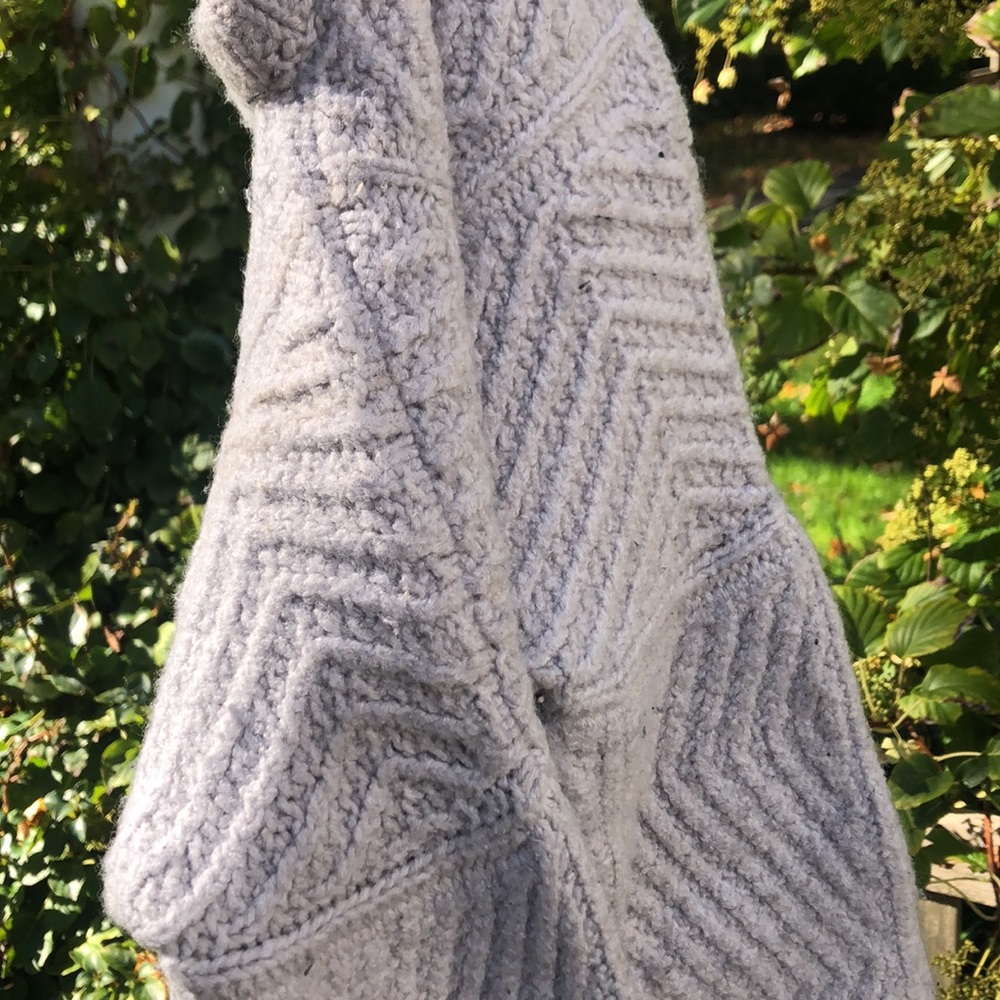 Michela and Greg small crop sweater - Picture 4 of 4